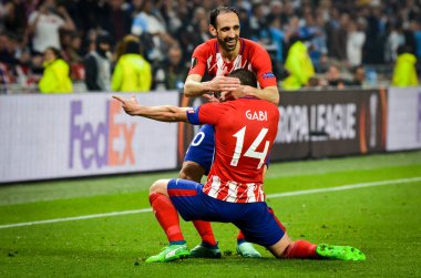 Lyon, Fransa - 16 Mayıs, 2018: Gabi ve Juanfran kutlamak Atletico Madrid vs Groupama Stadyumu, Fransa Olimpik Marsilya arasında final Uefa Avrupa Ligi maçı sırasında gol