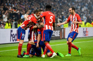Lyon, Fransa - 16 Mayıs, 2018: Atletico Madrid oyuncuları kutlamak Atletico Madrid vs Groupama Stadyumu'nda Fransa Olimpik Marsilya arasında final Uefa Avrupa Ligi maçı sırasında bir gol