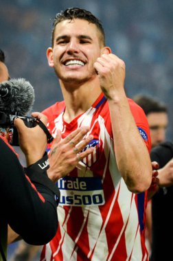 Lyon, Fransa - 16 Mayıs, 2018: Lucas Hernandez final Uefa Avrupa Ligi Groupama Stadyumu, Fransa Olimpik Marsilya karşı zafer kutluyor