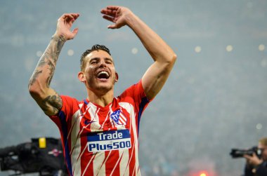 Lyon, Fransa - 16 Mayıs, 2018: Lucas Hernandez final Uefa Avrupa Ligi Groupama Stadyumu, Fransa Olimpik Marsilya karşı zafer kutluyor