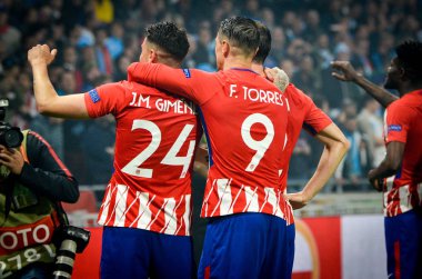 Lyon, Fransa - 16 Mayıs, 2018: Fernando Torres ve Jose Gimenez final Uefa Avrupa Ligi Groupama Stadyumu, Fransa Olimpik Marsilya karşı zafer kutluyor