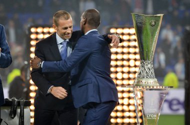 Lyon, Fransa - 16 Mayıs, 2018: Eric Abidal final Uefa Avrupa Ligi Groupama Stadyumu, Fransa Olimpik Marsilya karşı zafer kutluyor