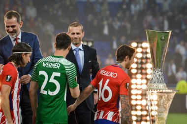 Lyon, Fransa - 16 Mayıs, 2018: futbolcular Atletico Madrid ve Sime Vrsaljko almak Uefa Avrupa Ligi altın madalya Groupama Stadyumu, Fransa