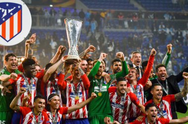 Lyon, Fransa - 16 Mayıs, 2018: Atletico Madrid ve havai fişek ile Ödülleri töreninde Fernando Torres kutlamak Uefa Kupası Avrupa Ligi Groupama Stadyumu, Fransa zafer