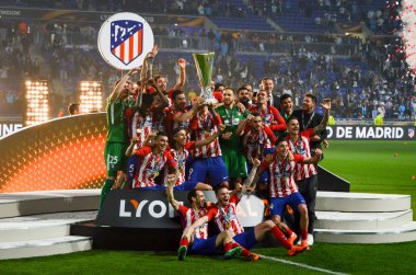 Lyon, Fransa - 16 Mayıs, 2018: Atletico Madrid ve havai fişek ile Ödülleri töreninde Fernando Torres kutlamak Uefa Kupası Avrupa Ligi Groupama Stadyumu, Fransa zafer