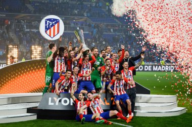Lyon, Fransa - 16 Mayıs, 2018: Atletico Madrid ve havai fişek ile Ödülleri töreninde Fernando Torres kutlamak Uefa Kupası Avrupa Ligi Groupama Stadyumu, Fransa zafer