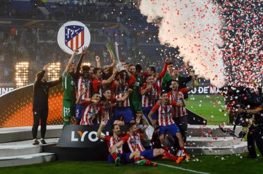 Lyon, Fransa - 16 Mayıs, 2018: Atletico Madrid ve havai fişek ile Ödülleri töreninde Fernando Torres kutlamak Uefa Kupası Avrupa Ligi Groupama Stadyumu, Fransa zafer