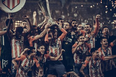 Lyon, Fransa - 16 Mayıs, 2018: Atletico Madrid ve havai fişek ile Ödülleri töreninde Fernando Torres kutlamak Uefa Kupası Avrupa Ligi Groupama Stadyumu, Fransa zafer