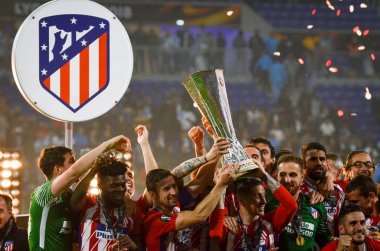 Lyon, Fransa - 16 Mayıs, 2018: Atletico Madrid ve havai fişek ile Ödülleri töreninde Fernando Torres kutlamak Uefa Kupası Avrupa Ligi Groupama Stadyumu, Fransa zafer