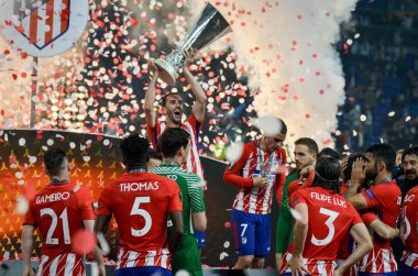 Lyon, Fransa - 16 Mayıs, 2018: Atletico Madrid ve havai fişek ile Ödülleri töreninde Fernando Torres kutlamak Uefa Kupası Avrupa Ligi Groupama Stadyumu, Fransa zafer