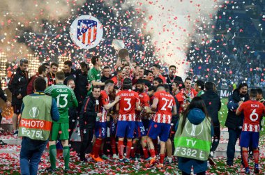 Lyon, Fransa - 16 Mayıs, 2018: Atletico Madrid ve havai fişek ile Ödülleri töreninde Fernando Torres kutlamak Uefa Kupası Avrupa Ligi Groupama Stadyumu, Fransa zafer