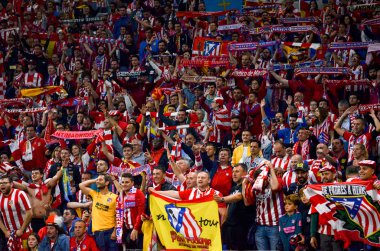 Lyon, Fransa - 16 Mayıs, 2018: Atletico Madrid taraftarları final Uefa Avrupa Ligi sırasında takım maç arada Atletico Madrid vs Groupama Stadyumu, Fransa Olimpik Marsilya standları destek
