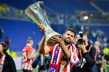 Lyon, Fransa - 16 Mayıs, 2018: Diego Costa ile Kupası final Uefa Avrupa Ligi Groupama Stadyumu, Fransa Olimpik Marsilya karşı zafer kutluyor