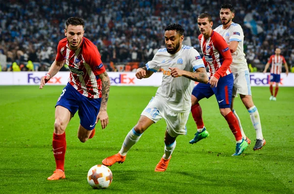 Lyon, Fransa - 16 Mayıs, 2018: Saul Niguez Jordan Amavi (R) arada Atletico Madrid vs Olimpik Marsilya Groupama Stadyumu, Fransa final Uefa Avrupa Ligi maçı sırasında karşı