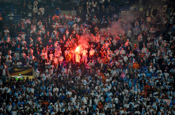 Lyon Ranska Toukokuuta 2018 Atletico Madrid Fanit Polttavat Tulta Stadionilla — kuvapankkivalokuva