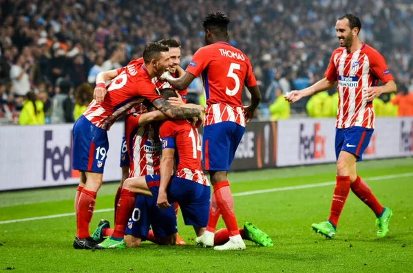 Lyon, Fransa - 16 Mayıs, 2018: Atletico Madrid oyuncuları kutlamak Atletico Madrid vs Groupama Stadyumu'nda Fransa Olimpik Marsilya arasında final Uefa Avrupa Ligi maçı sırasında bir gol