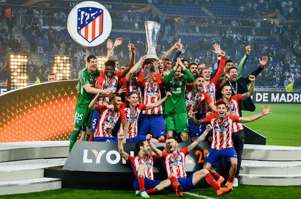 Lyon, Fransa - 16 Mayıs, 2018: Atletico Madrid ve havai fişek ile Ödülleri töreninde Fernando Torres kutlamak Uefa Kupası Avrupa Ligi Groupama Stadyumu, Fransa zafer