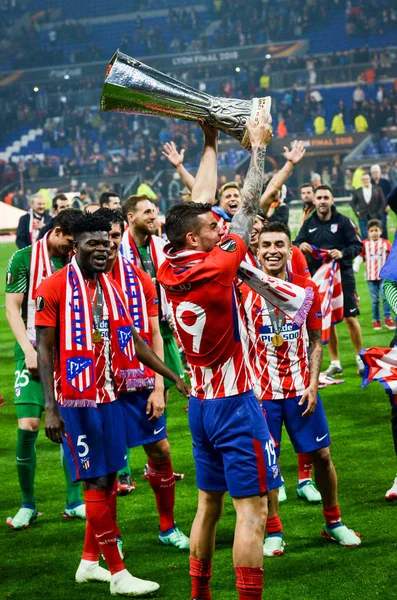2018年5月 马德里和卢卡斯 埃尔南德斯庆祝胜利与欧洲联盟杯欧足联在 Groupama 体育场 — 图库照片