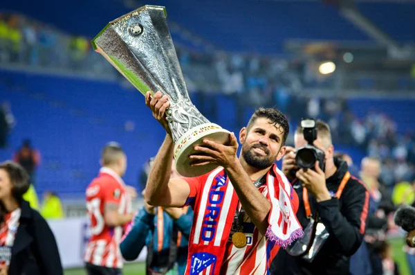 Lyon, Fransa - 16 Mayıs, 2018: Diego Costa ile Kupası final Uefa Avrupa Ligi Groupama Stadyumu, Fransa Olimpik Marsilya karşı zafer kutluyor