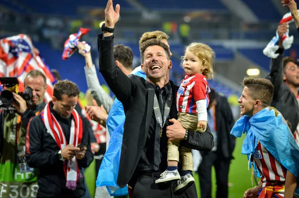 Lyon, Fransa - 16 Mayıs, 2018: Diego Simeone final Uefa Avrupa Ligi Groupama Stadyumu, Fransa Olimpik Marsilya karşı zafer kutluyor