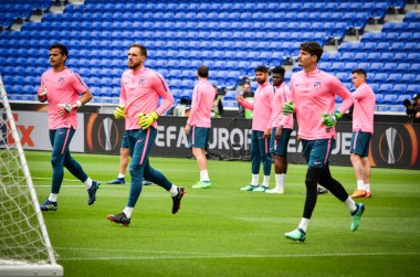 Lyon, Fransa - 16 Mayıs, 2018: eğitim kaleciler final Uefa Avrupa Ligi önce Atletico Madrid Maç Groupama Stadyumu, Fransa