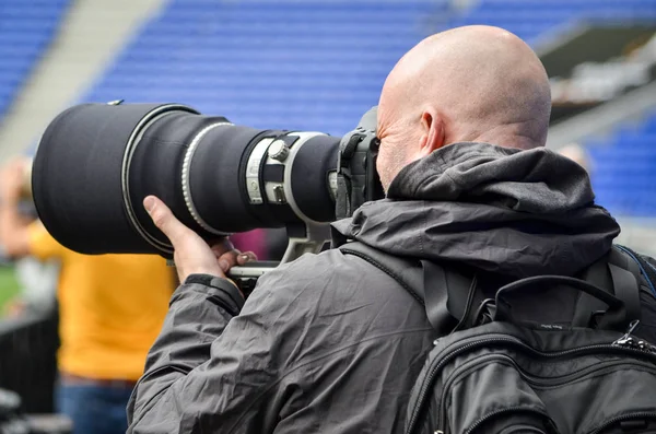 Lyon Francja Maja 2018 Fotograf Dużym Obiektywem Strzela Reportaż Podczas — Zdjęcie stockowe