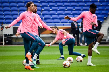 Lyon, Fransa - 16 Mayıs, 2018: eğitim futbolcular final Uefa Avrupa Ligi önce Atletico Madrid Maç Groupama Stadyumu, Fransa