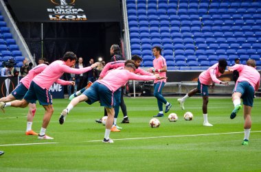 Lyon, Fransa - 16 Mayıs, 2018: eğitim futbolcular final Uefa Avrupa Ligi önce Atletico Madrid Maç Groupama Stadyumu, Fransa