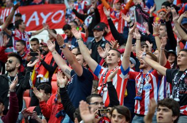 Lyon, Fransa - 16 Mayıs, 2018: Atletico Madrid taraftarları final Uefa Avrupa Ligi sırasında takım maç arada Atletico Madrid vs Groupama Stadyumu, Fransa Olimpik Marsilya standları destek