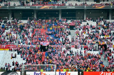 Lyon, Fransa - 16 Mayıs, 2018: Atletico Madrid taraftarları final Uefa Avrupa Ligi sırasında takım maç arada Atletico Madrid vs Groupama Stadyumu, Fransa Olimpik Marsilya standları destek