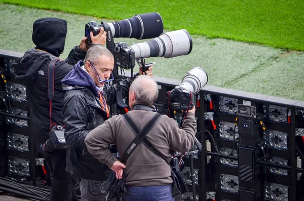 Lyon França Maio 2018 Fotógrafo Com Uma Lente Grande Sentado — Fotografia de Stock