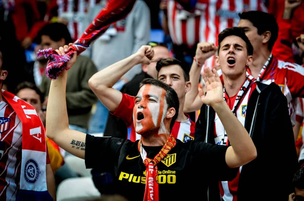 Lyon, Fransa - 16 Mayıs, 2018: Atletico Madrid taraftarları final Uefa Avrupa Ligi sırasında takım maç arada Atletico Madrid vs Groupama Stadyumu, Fransa Olimpik Marsilya standları destek