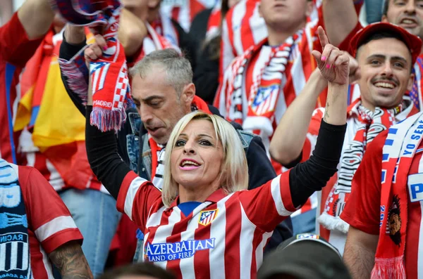 Lyon, Fransa - 16 Mayıs, 2018: Atletico Madrid taraftarları final Uefa Avrupa Ligi sırasında takım maç arada Atletico Madrid vs Groupama Stadyumu, Fransa Olimpik Marsilya standları destek