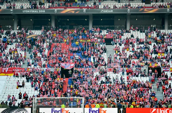 2018年5月 马德里球迷在看台上支持球队在决赛欧罗巴联赛对阵奥林匹克马赛在 Groupama 体育场 — 图库照片