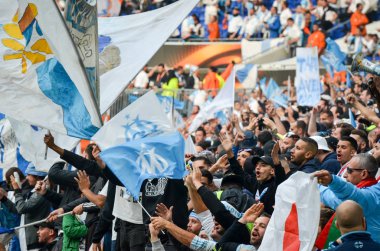 Lyon, Fransa - 16 Mayıs, 2018: Olimpik Marsilya hayranları takım sırasında final Uefa Avrupa Ligi maç arada Atletico Madrid vs Groupama Stadyumu, Fransa Olimpik Marsilya standları destek