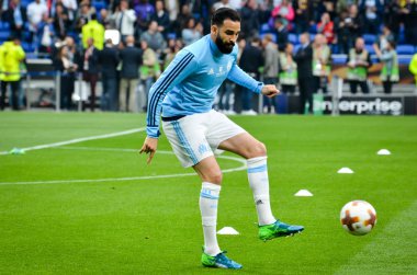 Lyon, Fransa - 16 Mayıs, 2018: Adil Rami eğitim daha önce final Uefa Avrupa Ligi maç Atletico Madrid vs arasında Olimpik Marsilya Groupama Stadyumu, Fransa