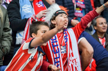 Lyon, Fransa - 16 Mayıs, 2018: Atletico Madrid taraftarları final Uefa Avrupa Ligi sırasında takım maç arada Atletico Madrid vs Groupama Stadyumu, Fransa Olimpik Marsilya standları destek