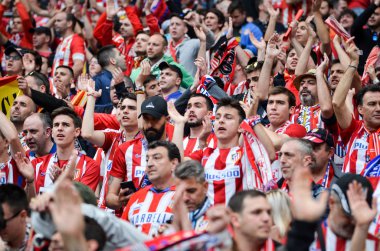 Lyon, Fransa - 16 Mayıs, 2018: Atletico Madrid taraftarları final Uefa Avrupa Ligi sırasında takım maç arada Atletico Madrid vs Groupama Stadyumu, Fransa Olimpik Marsilya standları destek