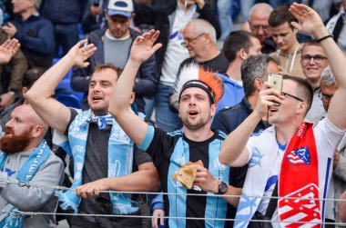 Lyon, Fransa - 16 Mayıs, 2018: Olimpik Marsilya hayranları takım sırasında final Uefa Avrupa Ligi maç arada Atletico Madrid vs Groupama Stadyumu, Fransa Olimpik Marsilya standları destek