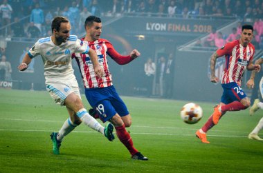 Lyon, Fransa - 16 Mayıs, 2018: Lucas Hernandez Atletico Madrid – Olimpik Marsilya, Fransa arasında final Uefa Avrupa Ligi maçı sırasında Valera Germain (L) karşı
