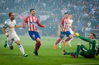 Lyon, Fransa - 16 Mayıs, 2018: Lucas Hernandez Atletico Madrid – Olimpik Marsilya, Fransa arasında final Uefa Avrupa Ligi maçı sırasında Valera Germain (L) karşı