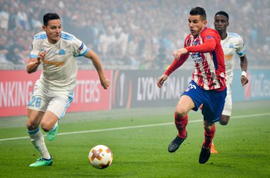 Lyon, Fransa - 16 Mayıs, 2018: Florian Thauvin Lucas Hernandez Atletico Madrid – Olimpik Marsilya, Fransa arasında final Uefa Avrupa Ligi maçı sırasında karşı