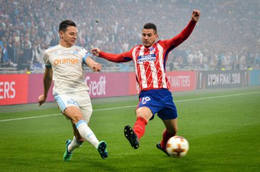 Lyon, Fransa - 16 Mayıs, 2018: Florian Thauvin Lucas Hernandez Atletico Madrid – Olimpik Marsilya, Fransa arasında final Uefa Avrupa Ligi maçı sırasında karşı