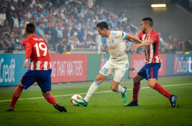 Lyon, Fransa - 16 Mayıs, 2018: Florian Thauvin (L) arada Atletico Madrid vs Olimpik Marsilya Groupama Stadyumu, Fransa final Uefa Avrupa Ligi maçı sırasında