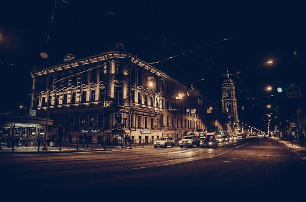 Saint Petersburg, Oroszország - 2017. március 27.: Az éjszakai város St. — Stock Fotó