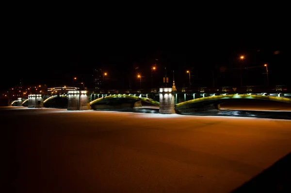 СЕНТ-ПЕТЕРСБУРГ, РОССИЯ - 27 марта 2017 года: Ночь с иллюминацией — стоковое фото