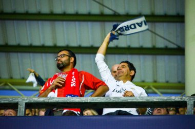 Tallinn, Estonya - 15 Ağustos, 2018: hayranları Atletico Madrid son 2018 Uefa Süper Kupası sırasında takım maç Atletico Madrid vs Real Madrid, Estonya arasında standları destek