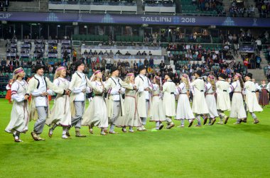 Tallinn, Estonya - 15 Ağustos, 2018: açılış töreninde Estonya erkek ve kadınların son 2018 Uefa Süper Kupası sırasında halk kostümleri süper kupa maçında, maç, Estonya