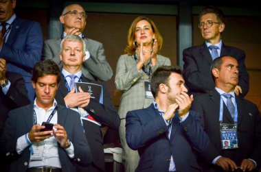 Tallinn, Estonya - 15 Ağustos, 2018: VIP Atletico Madrid vs Real Madrid A. Le Coq Arena Stadyumu, Estonya arasında final 2018 Uefa Süper Kupası maçı sırasında tribünde Uefa misafirler