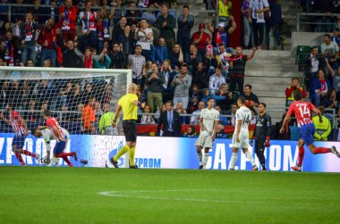 Tallinn, Estonya - 15 Ağustos, 2018: Atletico Madrid oyuncuları kutlamak Atletico Madrid vs Real Madrid, Estonya arasında final 2018 Uefa Süper Kupası maçı sırasında bir gol